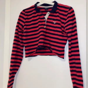 croppad piké tröja - superfin gant piké tröja, köpt för några år sedan men har bara används ungefär 2 gånger. den är avklippt av mig själv och därav priset. köparen står för frakten