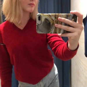  - Vintage modell äkta moncler nypris 5500 säljer endast vid bra bud då jag älskar den!  Så fin i så skönt material som håller värmen perfekt men man blir inte blir för varm i den vilket är magiskt! 