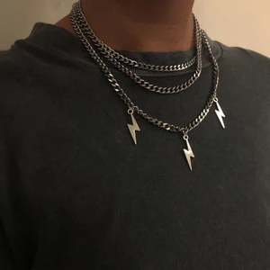 Kedjehalsband  - Det finns två längder på kedjorna (utan berlocker): 🤍Lång kedja 129kr 🤍Kort kedja 119kr 🤍Blixthalsband 135kr    (Alla kedjor är av rostfritt stål)