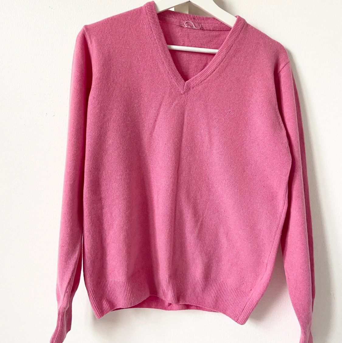 Rosa v-ringad lammull jumper