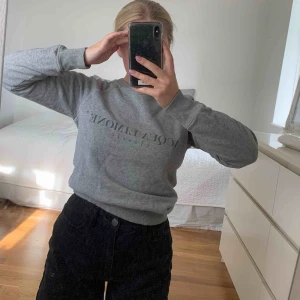 Acqua Lemon - Acqua Lemon sweatshirt i bra skick köpt på Only och endast använd ett par gånger. Superfin och fortfarande sjö inuti!💕köparen står för frakt