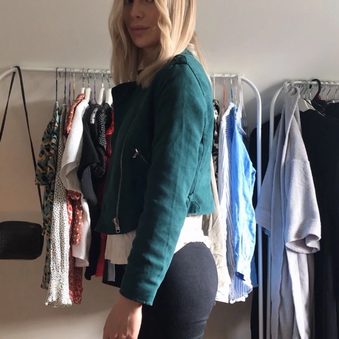 Grön jacka i moccaimitation