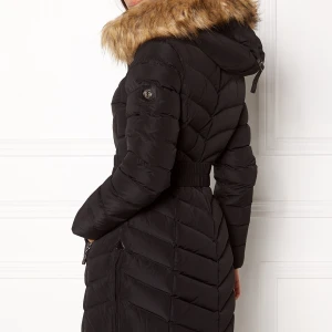 Hollies Davos XS - Köpt för 4000kr, sälljer för 1.500kr. Men vid snabb pris kan vi diskuteras. Så kan gå ner på pris. Har bytt ut från falsk brun päls till svart äkta päls.