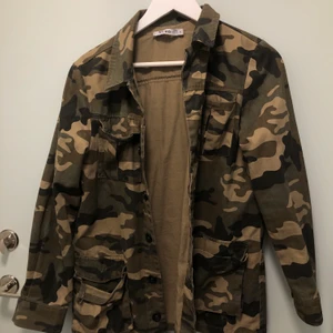 Militärjacka  - Militärjacka från nakd. Strl 36. 