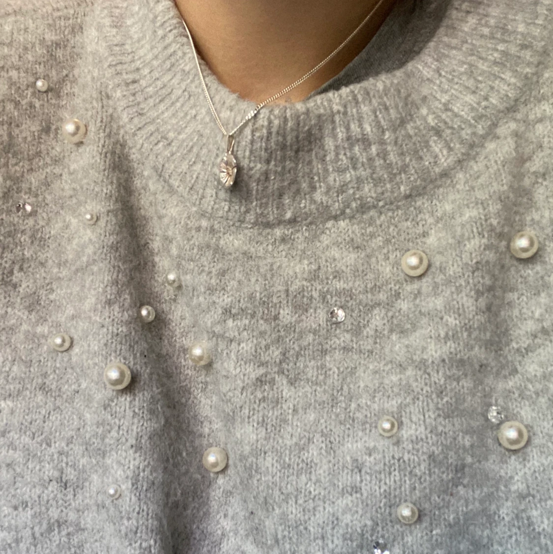 Stickad tröja med pärlor - 91