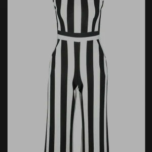 Byxdress - Fin byxdress från boohoo aldrig använt pågrund att det inte var min stil den ska vara kortare i benen som ni ser på bilden ingen fläck eller något lappen sitter kvar ny pris är 270 kr köparen står för frakten ❤💕