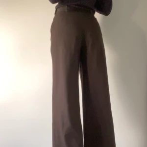 Kostymbyxor från Asos - Svarta kostymbyxor i strl 36. Jag är 165cm. Använt skick.