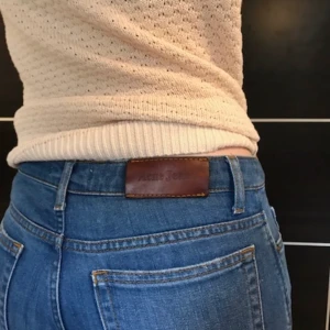 Acne jeans - Säljer mina älsklingar då de blivit för små (det är min kompis som har på sig dem på bilderna). De är i bra skick, och (ganska?) låg midja och flared ben. Sjukt snygga alltså. 