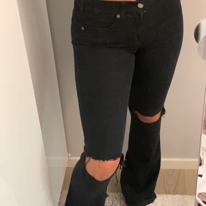 Dr denim jeans  - Säljer mina ur snygga dr denim jeans som tyvär inte kommer till någon användning, skriv för intresse + frakt tillkomer 😍