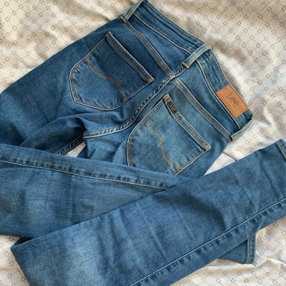 Säljer pga för små, ny skick . Jeans & Byxor.