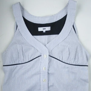  - Hope linne/topp blå randig med knappar i strl 36. 
Frakt 42kr
Kan även mötas på söder. 