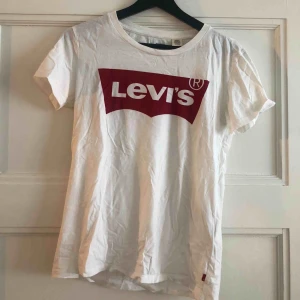  - Levis T-shirt. Sparsamt använd 