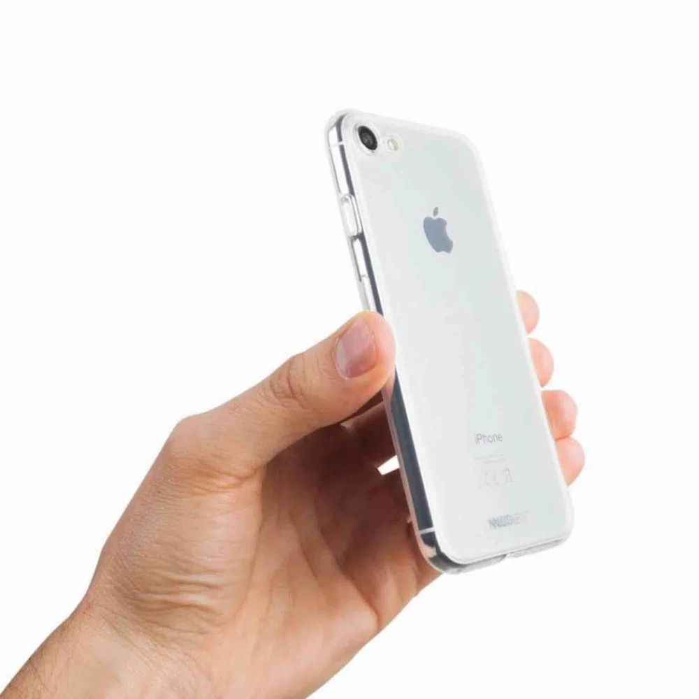 Säljer ett helt oanvänt transparent iPhone 7/8 skal från Nudient då jag har två stycken. 0,75 millimeter tunt och behagligt grepp. Förpackningen är obruten. Frakt betalas av köparen :) . Accessoarer.