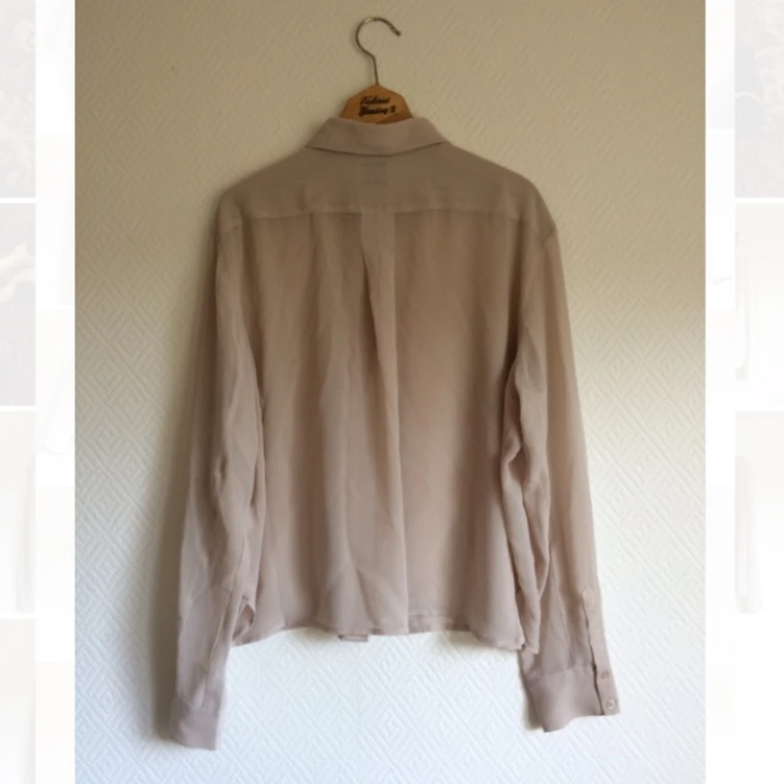 Transparent beige skjorta från weekday.
 - 1415141800