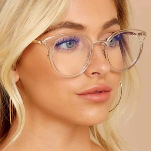  - Söker sånahär clear glasögon utan styrka
