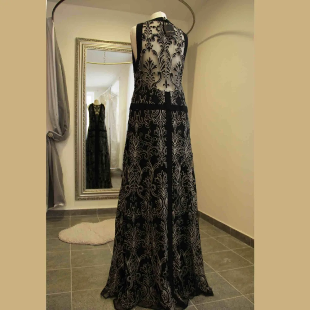Nanatte Lepore klänning.  Ny med etiketterna kvar.  Passar M/EU38/US10. Made in New York. Original pris 498$.. Klänningar.