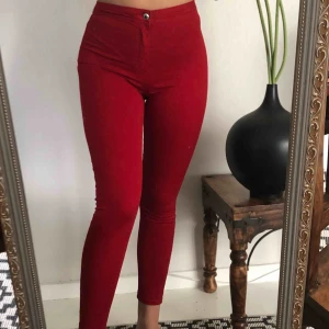  - Röda jeans från Stradivarius! Dm vid intresse 🥰