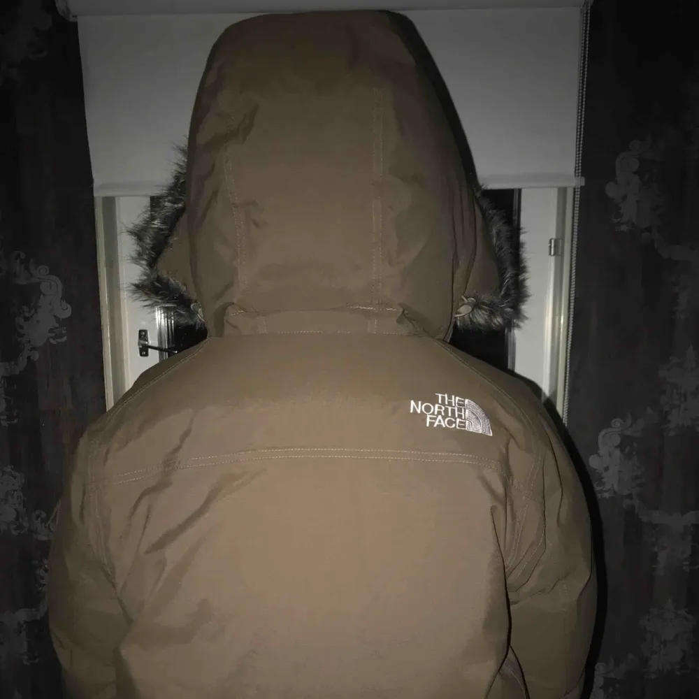 North  face jacka i superbra skick! Säljer den för den bara har legat i garderoben!  Inköpspris 5200kr Ni står för frakten!. Jackor.