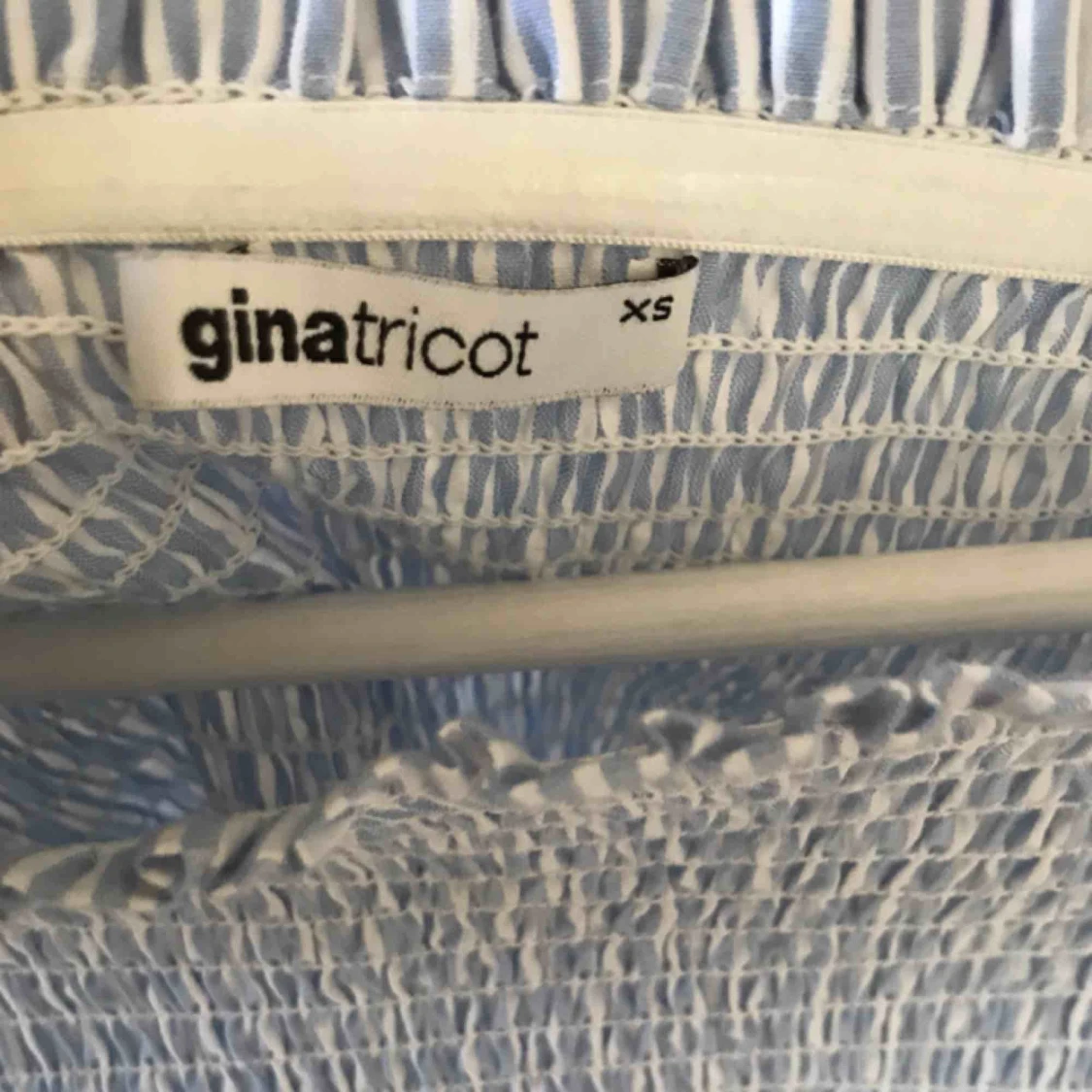 Off-shoulder klänning - 91