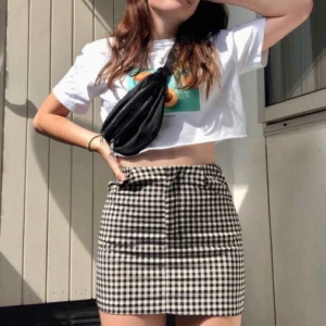  - Crop top från Pull&Bear som jag har klippt själv.  Storlek:S