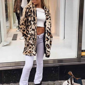  - Inte jag på de två första bilderna. ”Luxure Leo Coat” från Bubbleroom, passar både S/M. Möts upp i Stockholm annars står köparen för frakten