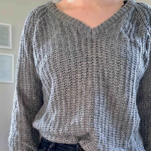  - Knappt använd superfin super skön stickad tröja från Lager 157. Strl XS men skulle säga att den passar XS-M  Köparen står för frakt