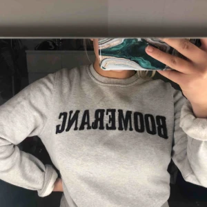  - Säljer min as snygga vintage boomerang sweatshirt  Sparsamt andvänd och köparen står för frakten 