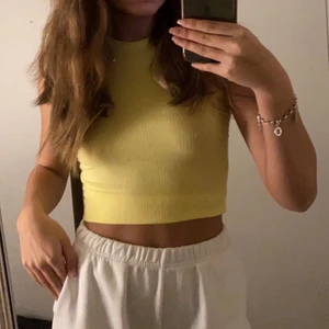 Topp - Gult linne i storlek XS! Stretchig och skön 🤎 aldrig använd 