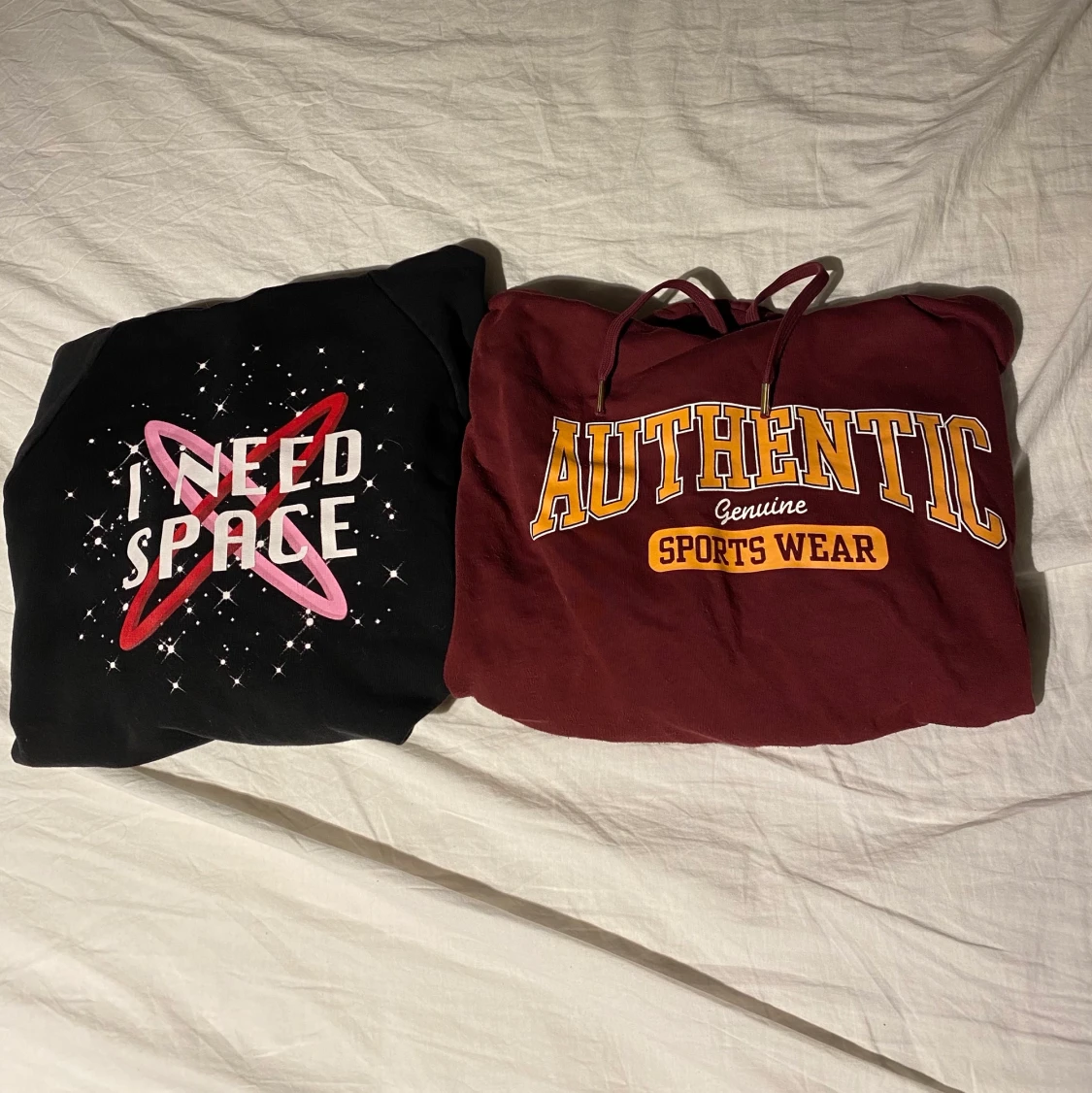Två hoodies 