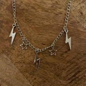 Halsband  - Super coolt ! ❤️ Skriv för mer bilder!