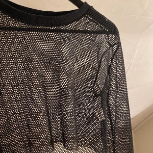 nättröja - nättröja från pull&bear. storlek M. den är croppad. 100kr med frakt inräknad. pm för mer info <3
