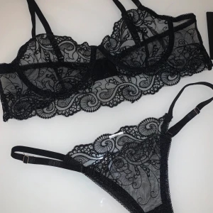 Underkläder  - Underkläder i spets ifrån Shein i S, helt nya! Justerbara band på båda delar. Säljer då jag råka beställa dubbelt. Finns i centrala Uddevalla annars står köparen för frakt.