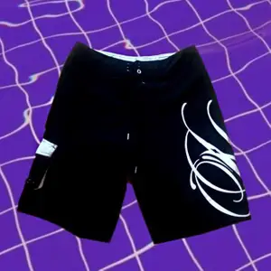 a pair of unisex surfer shorts, perfect for the summer!!   measurments are listed below!  waist: 85 cm hips: 102 cm length: 110 cm  ~please message me before buying the item~  