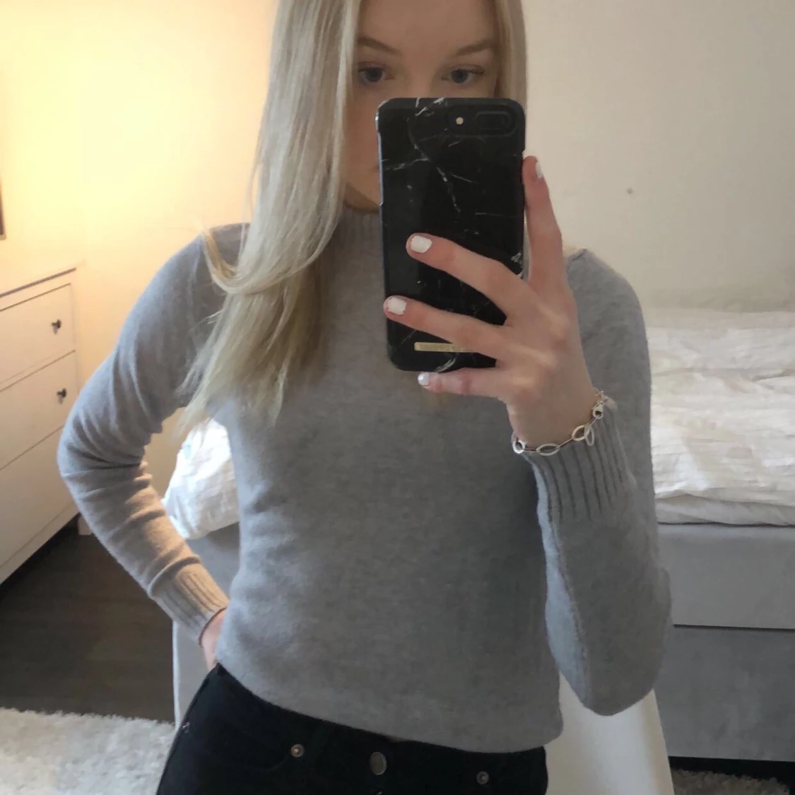 Grå tröja storlek xs men passar s med