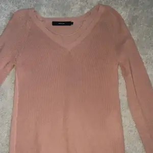 säljer denhär stickade jättefina rosa tröjan ifrån veromoda i storleken xs (känns som en s)