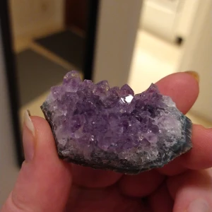 Ametistkristall - Ametistkluster. Kristall. Frakt ingår.