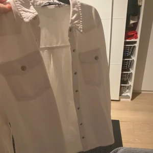 Jeansskjorta från Zara💕 - Aldrig använd, kvitto kvar💕 Storlek S!