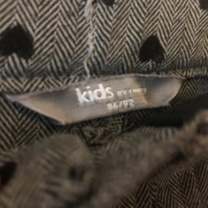 Shorts stl 86/92 - Shorts Lindex storlek 86/92. Väldigt fint skick. 