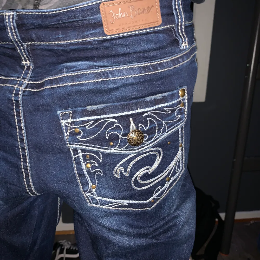 Tvär feta jeans bra skick . Jeans & Byxor.