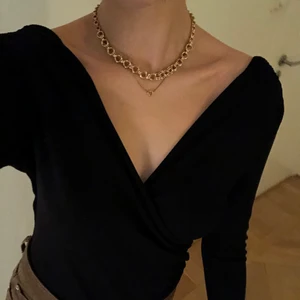 Body - Svart korsnings body, fint skick, storlek XS funkar även bra som S. Frakt tillkommer