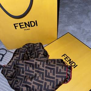 Fendi scarf som ny, inköpt på Fendi.com, kvitto medföljer