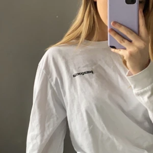 Patagonia - Vit tröja från Patagonia i storlek S .köparen står för frakten💗