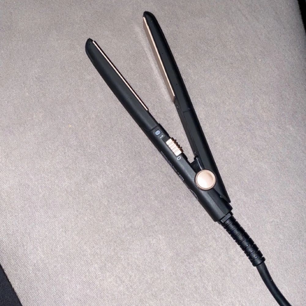 säljer en liten plattång:) säljer för den kommer inte till användning och har aldrig använt den, intresserad skriv i dm. Accessoarer.