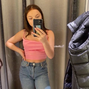 Rosa silkes linne - Säljer denna fina fest topp för att den inte riktigt är min stil, såljer den för 60kr+frakt då den kosta 150kr innan💞 Pm om ni är intresserade eller har frågor