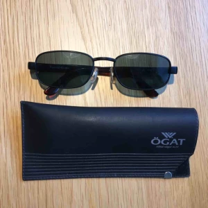  - Solbrillor från ögat! Väldigt bra skydd mot solen.