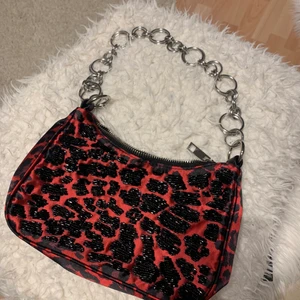 Väska topshop  - Säljer denna om jag får bra bud. Från topshop å är använd en gång. 