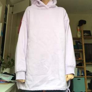 En lila hoodie från Lager 157, knappt använd i storlek M frakt 60kr eller upphämtning i Stockholm