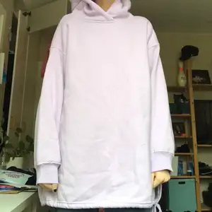 En lila hoodie från Lager 157, knappt använd i storlek M frakt 60kr eller upphämtning i Stockholm