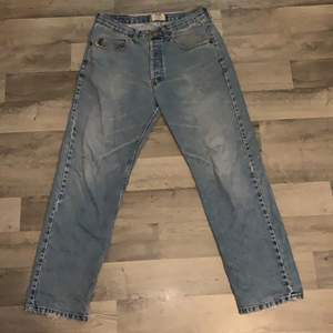 Vintage armani jeans med nice baggy fit, strl 34x32.