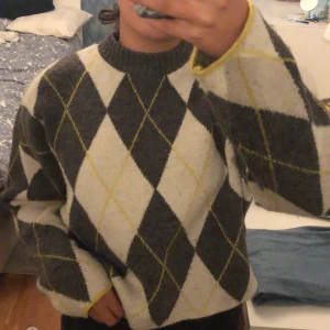 Stickad tröja - Stickad tröja från hm, super mysig och bra kvalite även om använd! Pris kan diskuteras (frakt kollas vid intresse) Storlek S men passar även Xs och M